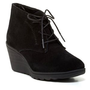 White Mountain black suede wedge bootie 7